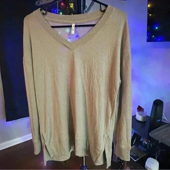 Small BE COOL Heathered V Neck Tan Sweater - Picture 4 of 10